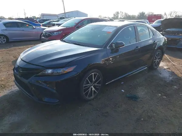 4T1G11BK2MU037626 2021 TOYOTA CAMRY - Image 2