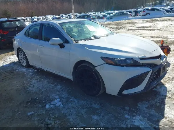 4T1G11BK2MU038629 2021 TOYOTA CAMRY - Image 1
