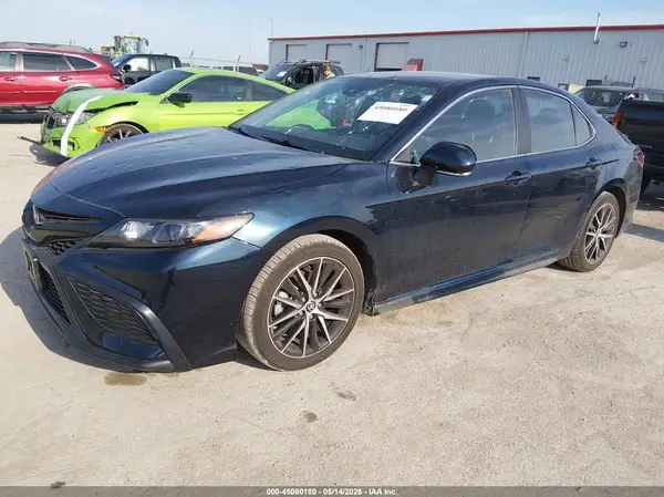 4T1G11BK2MU044754 2021 TOYOTA CAMRY - Image 2