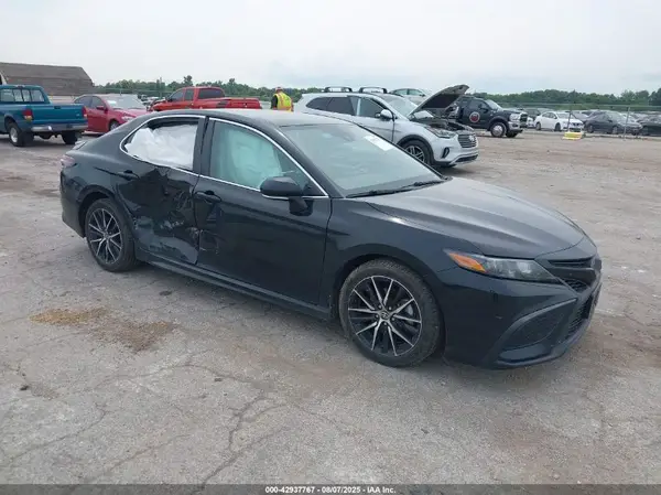 4T1G11BK2MU046018 2021 TOYOTA CAMRY - Image 1