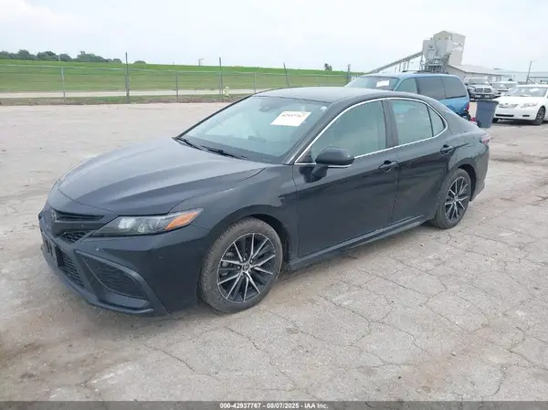 4T1G11BK2MU046018 2021 TOYOTA CAMRY - Image 2