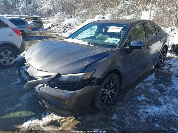 4T1G11BK2NU057697 2022 TOYOTA CAMRY - Image 2