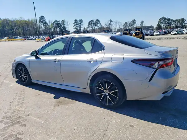 4T1G11BK2NU062205 2022 TOYOTA CAMRY - Image 2