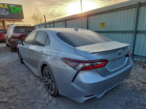 4T1G11BK3MU021838 2021 TOYOTA CAMRY - Image 2