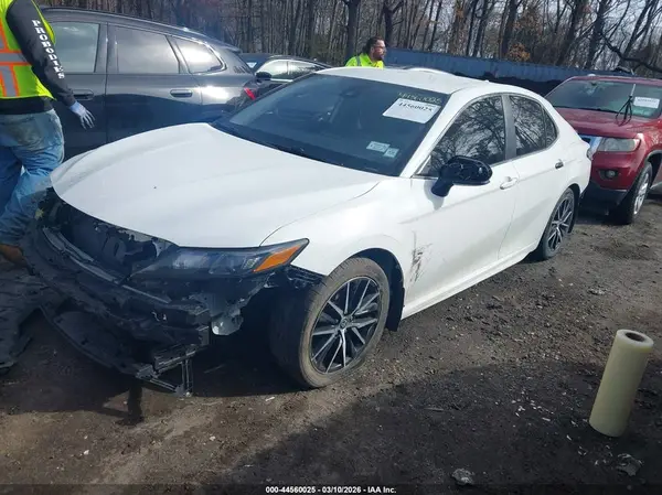 4T1G11BK3MU028272 2021 TOYOTA CAMRY - Image 2