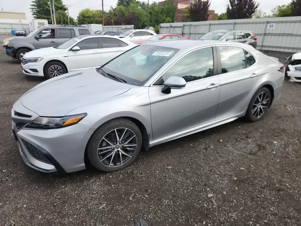 4T1G11BK3NU051181 2022 TOYOTA CAMRY - Image 1