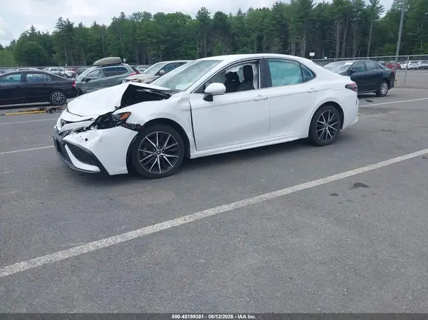 4T1G11BK3NU053707 2022 TOYOTA CAMRY - Image 2