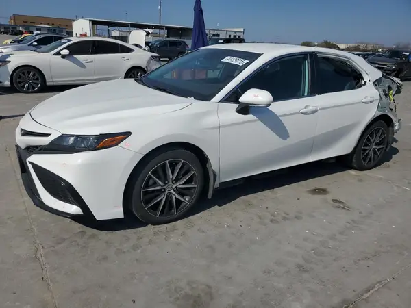 4T1G11BK3NU055750 2022 TOYOTA CAMRY - Image 1