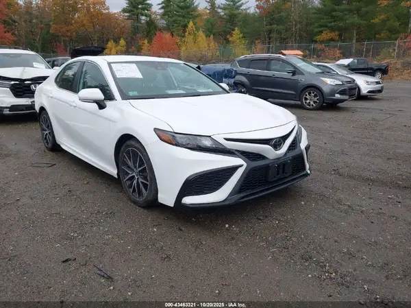 4T1G11BK3NU057031 2022 TOYOTA CAMRY - Image 1