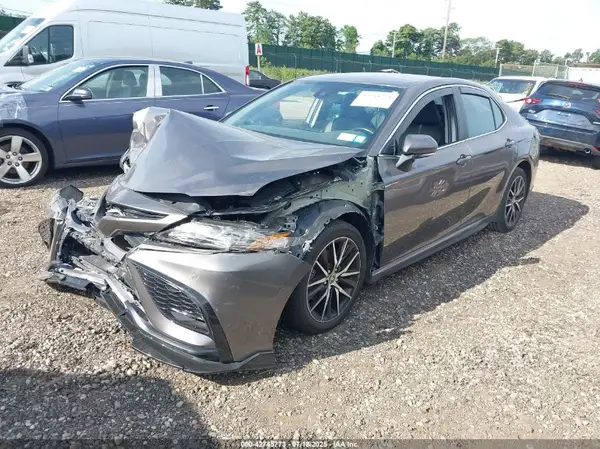 4T1G11BK3NU057238 2022 TOYOTA CAMRY - Image 2