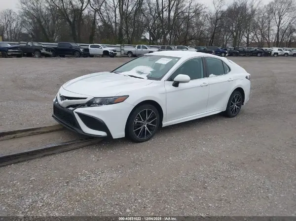 4T1G11BK3NU057885 2022 TOYOTA CAMRY - Image 2