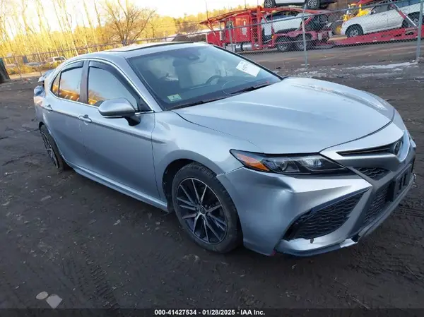 4T1G11BK3NU072709 2022 TOYOTA CAMRY - Image 1