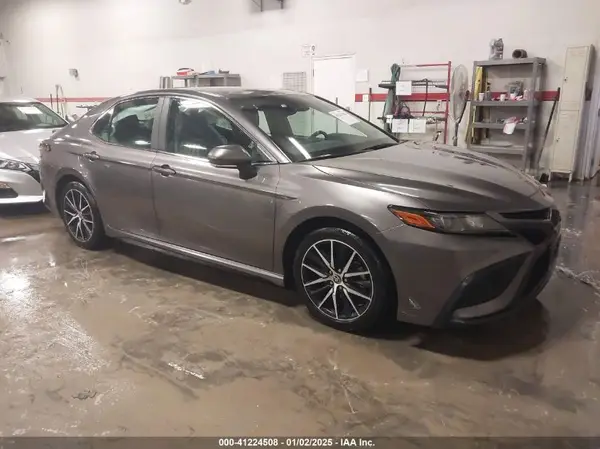 4T1G11BK3PU079498 2023 TOYOTA CAMRY - Image 1