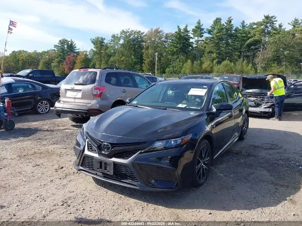4T1G11BK3RU110557 2024 TOYOTA CAMRY - Image 2