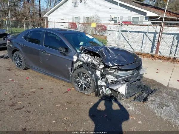 4T1G11BK4MU028748 2021 TOYOTA CAMRY - Image 1