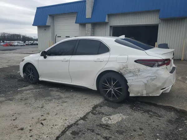 4T1G11BK4MU040768 2021 TOYOTA CAMRY - Image 2