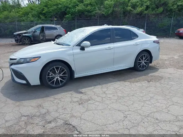 4T1G11BK4NU048290 2022 TOYOTA CAMRY - Image 2