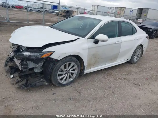 4T1G11BK4NU055904 2022 TOYOTA CAMRY - Image 2