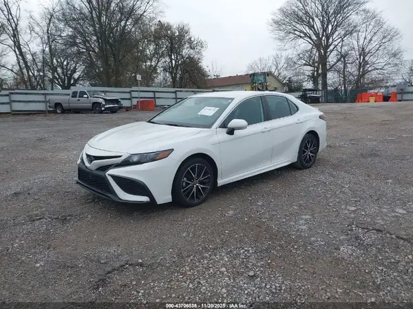 4T1G11BK4NU058320 2022 TOYOTA CAMRY - Image 2