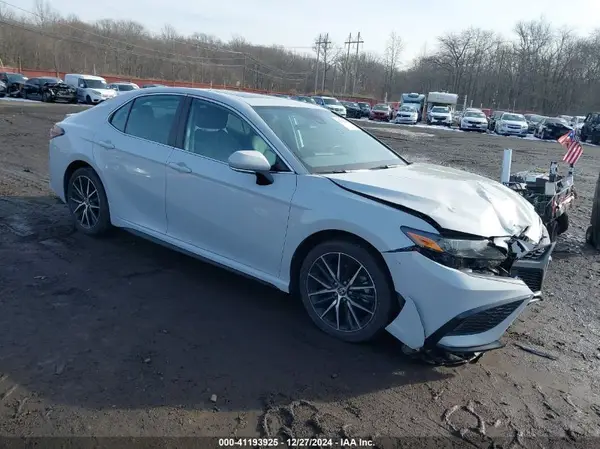 4T1G11BK4NU060911 2022 TOYOTA CAMRY - Image 1