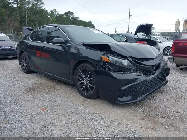 4T1G11BK4NU65705 2022 TOYOTA CAMRY - Image 1