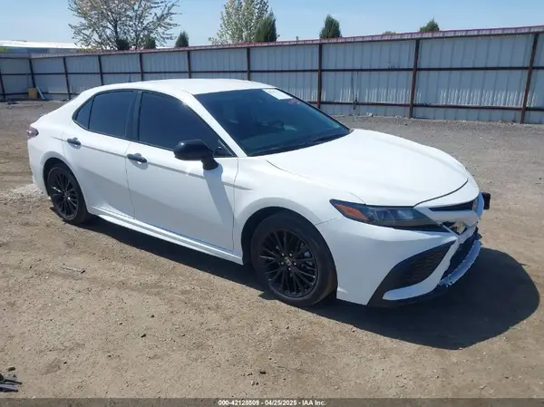 4T1G11BK5MU020920 2021 TOYOTA CAMRY - Image 1