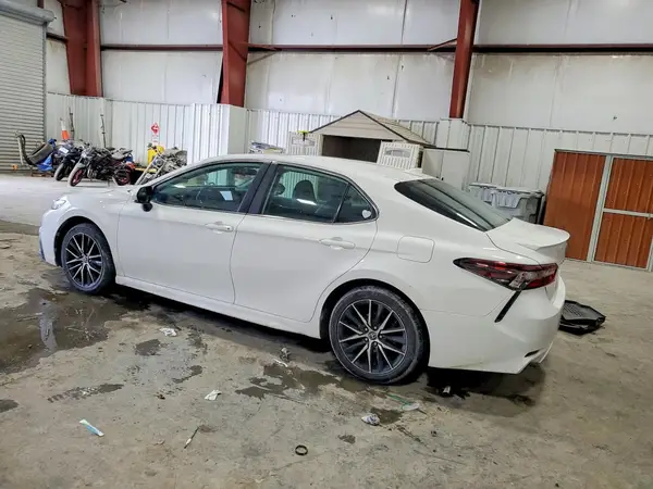 4T1G11BK5MU021565 2021 TOYOTA CAMRY - Image 2