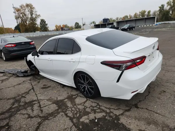 4T1G11BK5MU036941 2021 TOYOTA CAMRY - Image 2