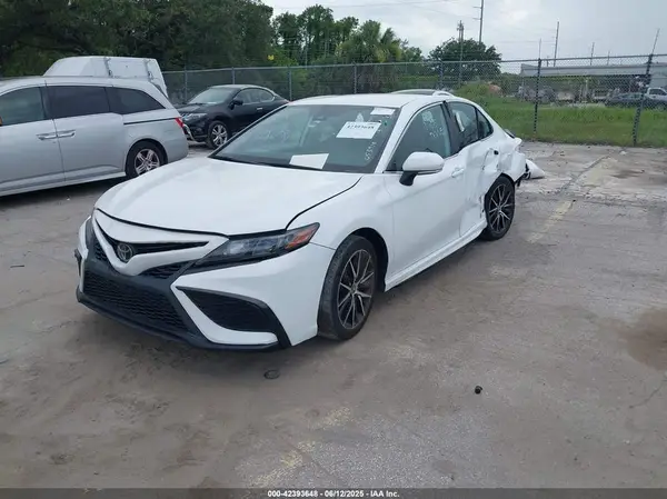 4T1G11BK5NU053918 2022 TOYOTA CAMRY - Image 2