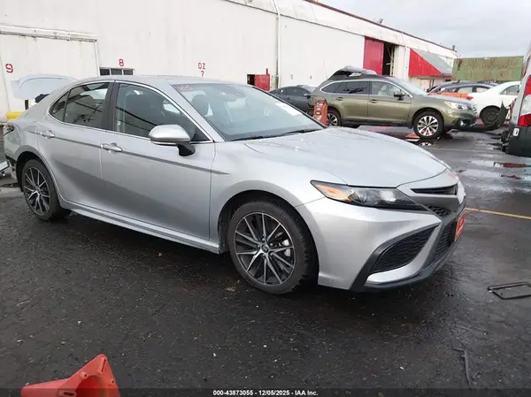 4T1G11BK5NU057824 2022 TOYOTA CAMRY - Image 1