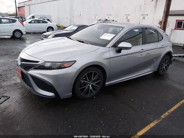 4T1G11BK5NU057824 2022 TOYOTA CAMRY - Image 2