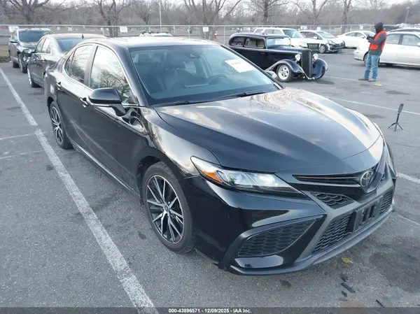 4T1G11BK5NU061534 2022 TOYOTA CAMRY - Image 1