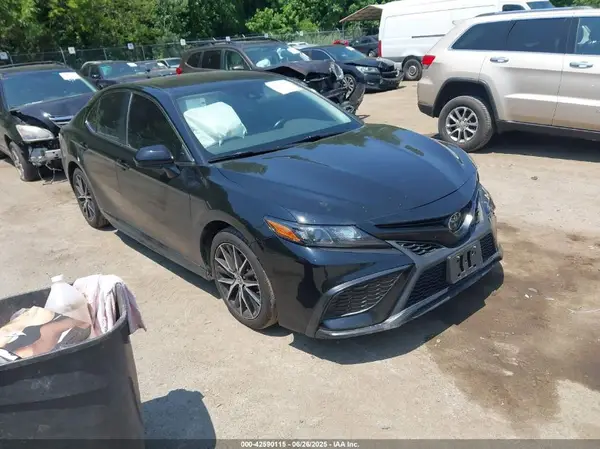 4T1G11BK6MU036852 2021 TOYOTA CAMRY - Image 1