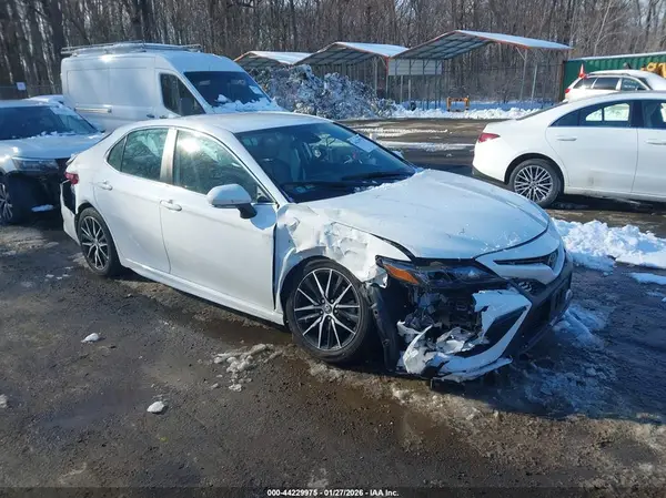 4T1G11BK6NU050378 2022 TOYOTA CAMRY - Image 1