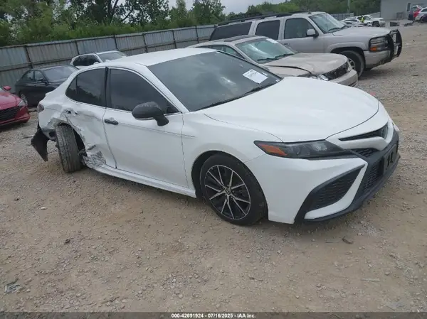 4T1G11BK6NU051837 2022 TOYOTA CAMRY - Image 1