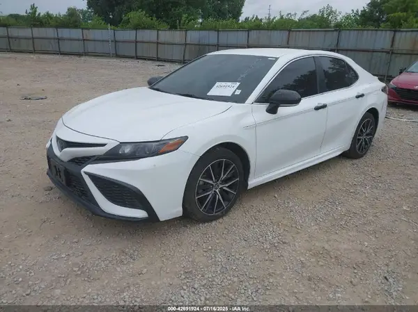 4T1G11BK6NU051837 2022 TOYOTA CAMRY - Image 2