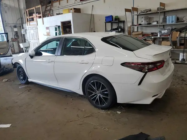 4T1G11BK6NU056231 2022 TOYOTA CAMRY - Image 2