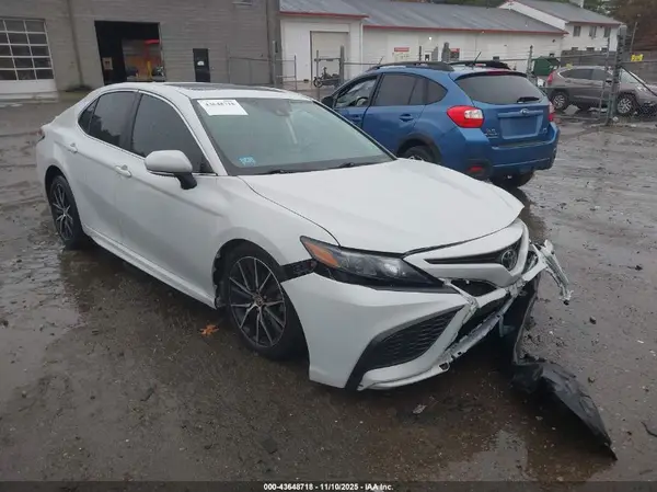 4T1G11BK6NU056665 2022 TOYOTA CAMRY - Image 1