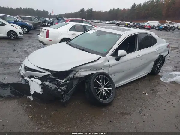 4T1G11BK6NU056665 2022 TOYOTA CAMRY - Image 2