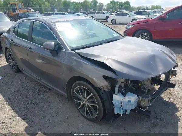 4T1G11BK7MU023379 2021 TOYOTA CAMRY - Image 1