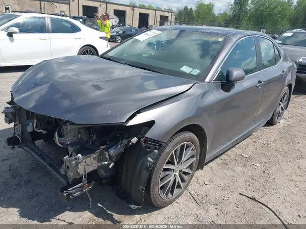 4T1G11BK7MU023379 2021 TOYOTA CAMRY - Image 2