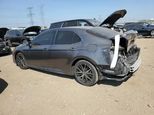 4T1G11BK7MU024757 2021 TOYOTA CAMRY - Image 2