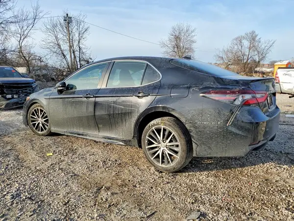 4T1G11BK7MU030171 2021 TOYOTA CAMRY - Image 2