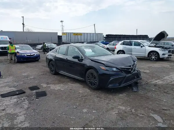 4T1G11BK7MU037007 2021 TOYOTA CAMRY - Image 1
