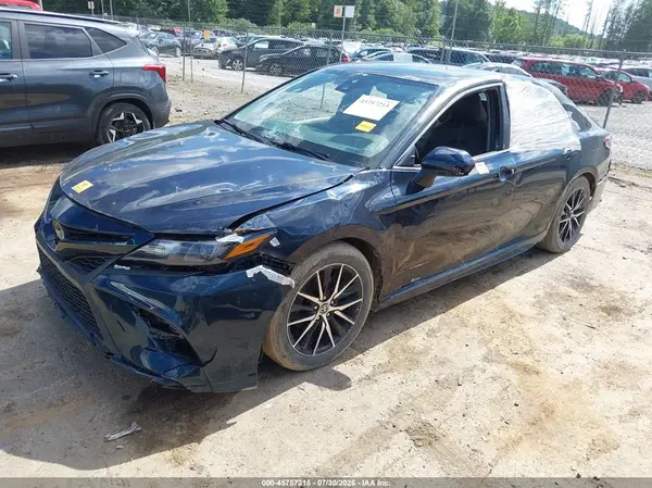 4T1G11BK7MU044877 2021 TOYOTA CAMRY - Image 2
