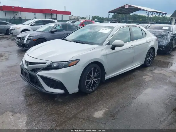 4T1G11BK7NU047795 2022 TOYOTA CAMRY - Image 2