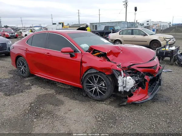 4T1G11BK7NU049899 2022 TOYOTA CAMRY - Image 1