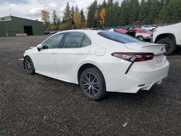 4T1G11BK7NU051314 2022 TOYOTA CAMRY - Image 2