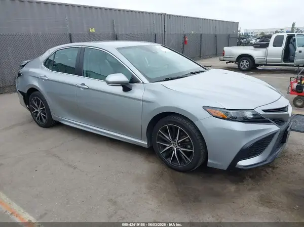 4T1G11BK7NU054732 2022 TOYOTA CAMRY - Image 1