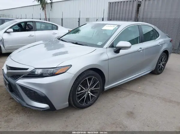 4T1G11BK7NU054732 2022 TOYOTA CAMRY - Image 2